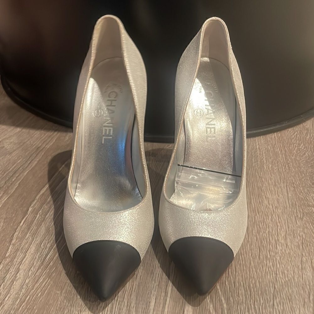 Chanel heels - Picture 3 of 9